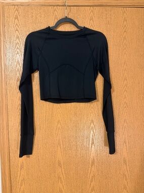 Women's Black Long-Sleeve Cropped Performance Top